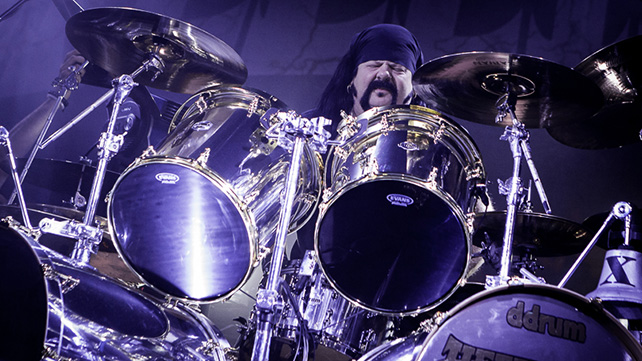 The rock and metal world reacts to the death of Vinnie Paul
