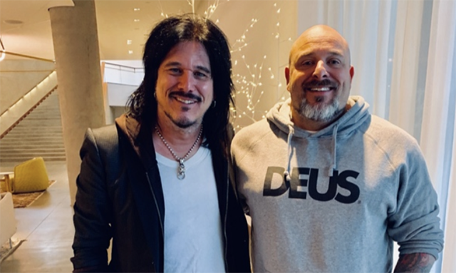 Gilby Clarke signs to Golden Robot Records