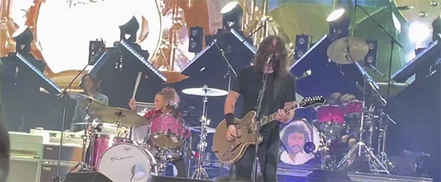 Watch rock prodigy Nandi Bushell perform with Foo Fighters