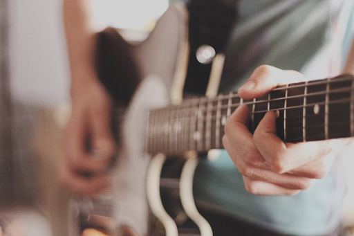 Make Your Guitar Sound Better With These Simple Tips