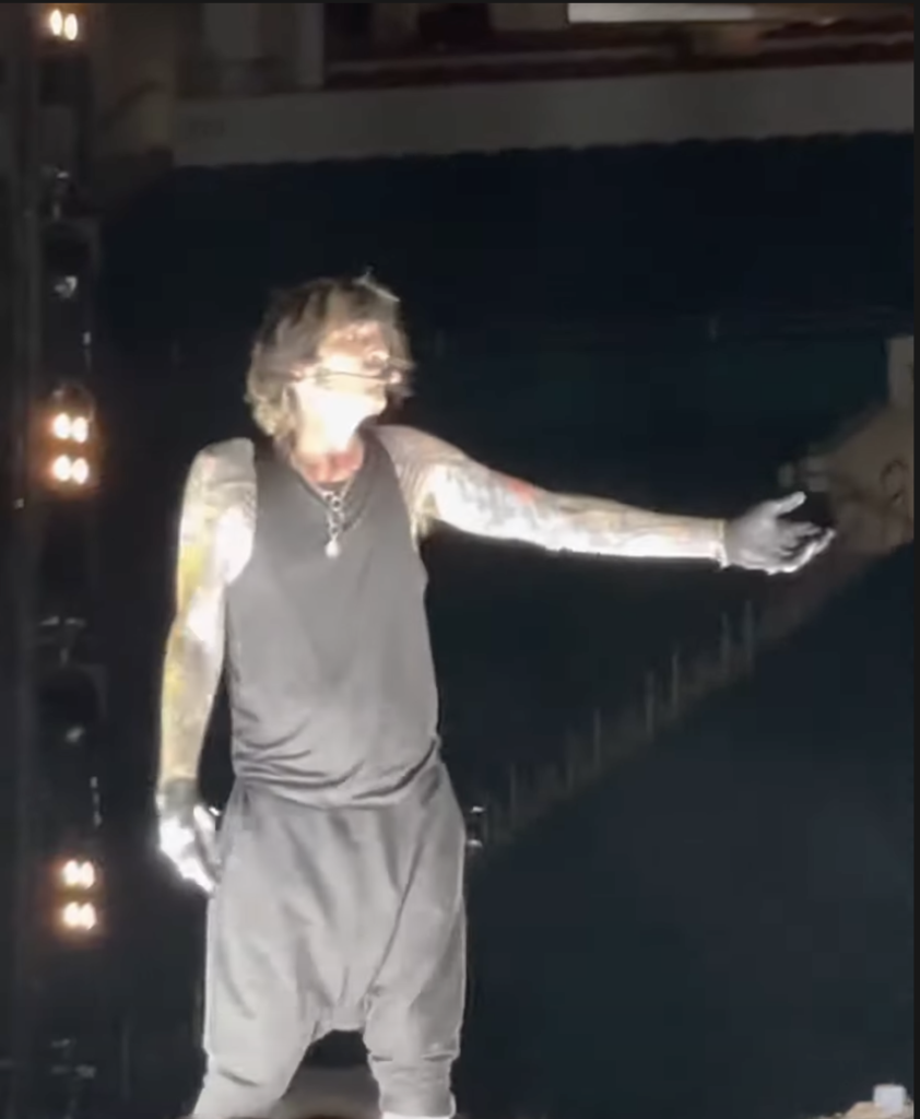 Tommy Lee plays three songs of Mötley Crüe’s Miami set then apologizes to the crowd