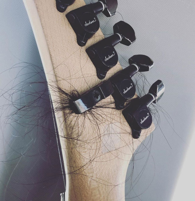 Phil Demmel accidentally nearly scalps stagediver at Vio-Lence’s reunion show in LA